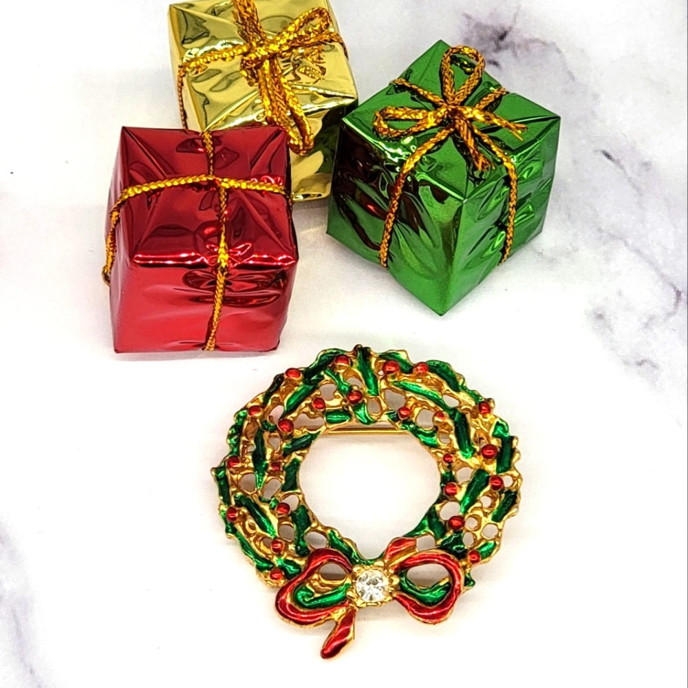 🌟SALE 3 for $30 Vintage Enamel Christmas Wreath Brooch